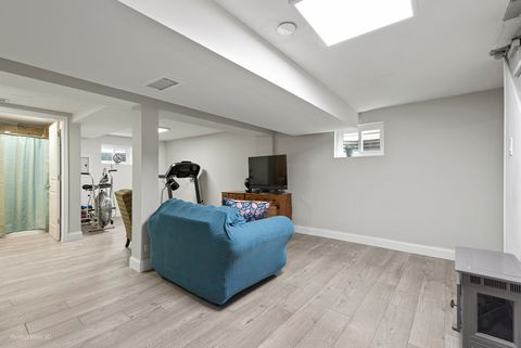 Tiny photo for 621 Oriole Avenue N, Park Ridge, IL 60068 (MLS # 12614665)