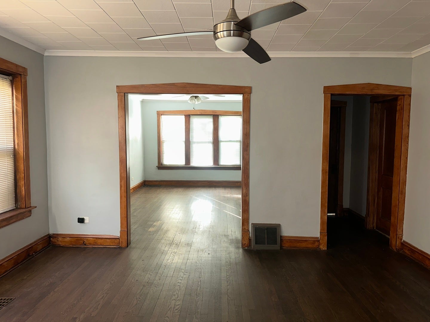7609 S Perry Avenue 2 - Photo 3