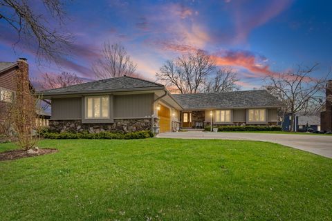 Photo of 720 Mullady Parkway, Libertyville, IL 60048 (MLS # 12582369)