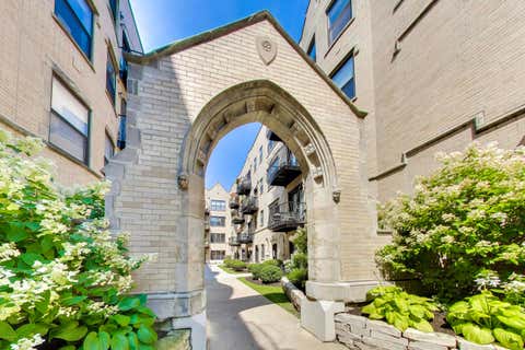 Photo of 4442 N Damen Avenue #4E, Chicago, IL 60625 (MLS # 12706343)