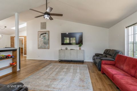 Tiny photo for 520 White Oak Road, Bolingbrook, IL 60440 (MLS # 12464750)