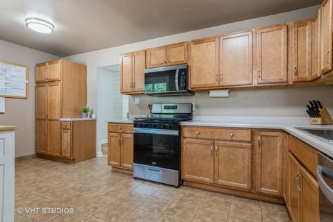 Tiny photo for 520 White Oak Road, Bolingbrook, IL 60440 (MLS # 12464750)