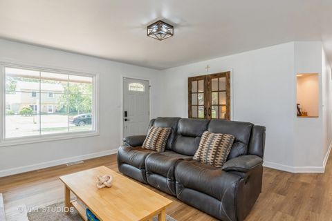 Tiny photo for 520 White Oak Road, Bolingbrook, IL 60440 (MLS # 12464750)