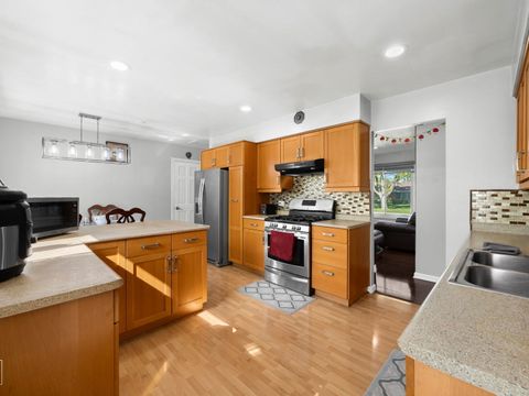 Tiny photo for 940 Washington Boulevard, Hoffman Estates, IL 60169 (MLS # 12695238)