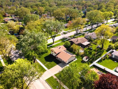 Tiny photo for 940 Washington Boulevard, Hoffman Estates, IL 60169 (MLS # 12695238)