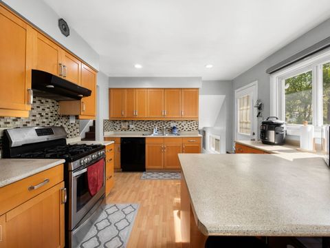 Tiny photo for 940 Washington Boulevard, Hoffman Estates, IL 60169 (MLS # 12695238)