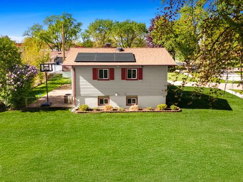Tiny photo for 940 Washington Boulevard, Hoffman Estates, IL 60169 (MLS # 12695238)