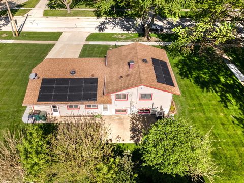 Tiny photo for 940 Washington Boulevard, Hoffman Estates, IL 60169 (MLS # 12695238)