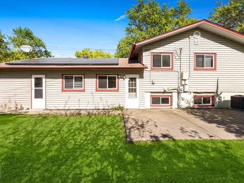 Tiny photo for 940 Washington Boulevard, Hoffman Estates, IL 60169 (MLS # 12695238)