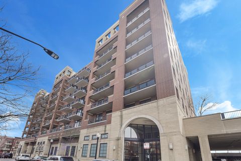 Photo of 811 W 15th Place #804, Chicago, IL 60608 (MLS # 12655188)