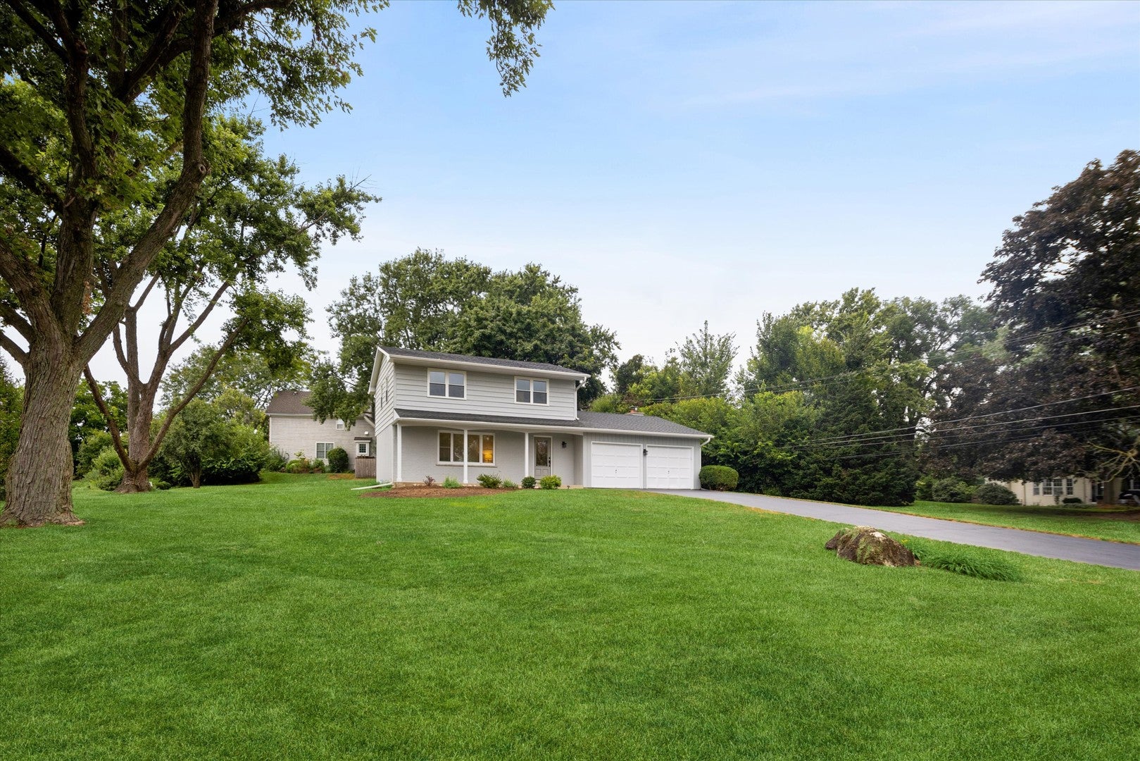2S380 Golfview Drive