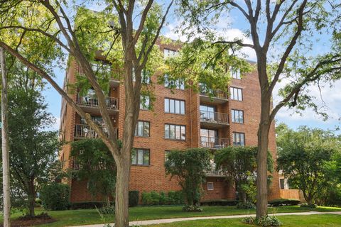Tiny photo for 1389 Perry Street #303, Des Plaines, IL 60016 (MLS # 12508868)