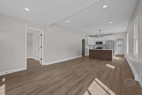 Tiny photo for 1550 W Highland Avenue W, Elgin, IL 60123 (MLS # 12463681)