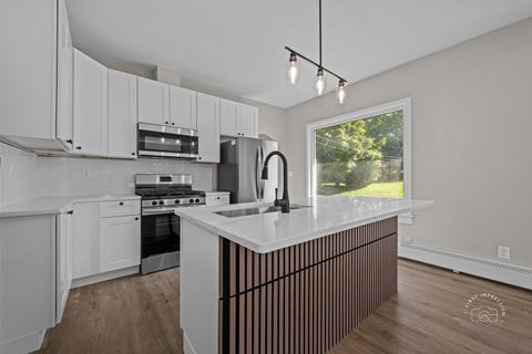 Tiny photo for 1550 W Highland Avenue W, Elgin, IL 60123 (MLS # 12463681)