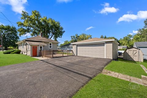 Tiny photo for 1550 W Highland Avenue W, Elgin, IL 60123 (MLS # 12463681)