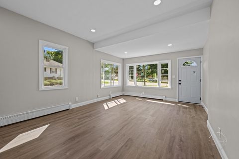 Tiny photo for 1550 W Highland Avenue W, Elgin, IL 60123 (MLS # 12463681)