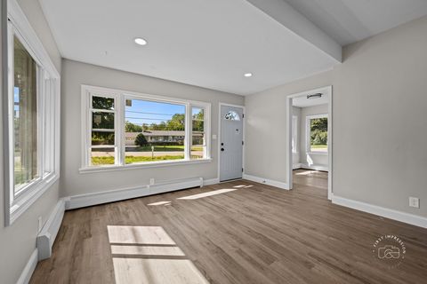 Tiny photo for 1550 W Highland Avenue W, Elgin, IL 60123 (MLS # 12463681)