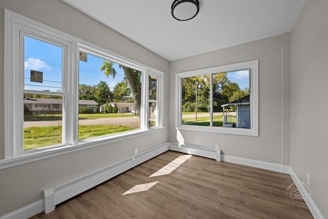 Tiny photo for 1550 W Highland Avenue W, Elgin, IL 60123 (MLS # 12463681)