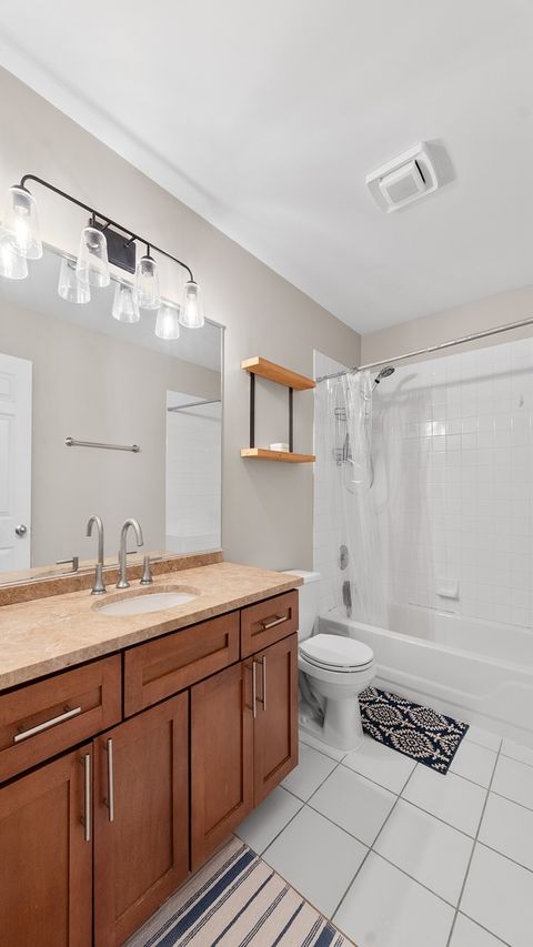 Tiny photo for 2524 W Bloomingdale Avenue #B, Chicago, IL 60647 (MLS # 12607290)