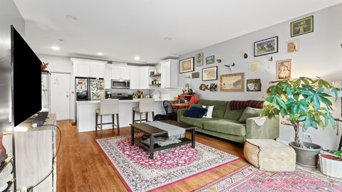 Tiny photo for 2524 W Bloomingdale Avenue #B, Chicago, IL 60647 (MLS # 12607290)