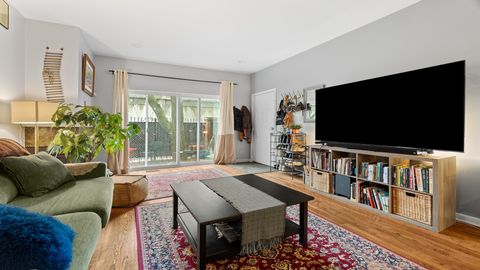 Tiny photo for 2524 W Bloomingdale Avenue #B, Chicago, IL 60647 (MLS # 12607290)