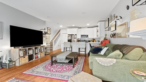 Tiny photo for 2524 W Bloomingdale Avenue #B, Chicago, IL 60647 (MLS # 12607290)