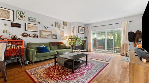 Tiny photo for 2524 W Bloomingdale Avenue #B, Chicago, IL 60647 (MLS # 12607290)