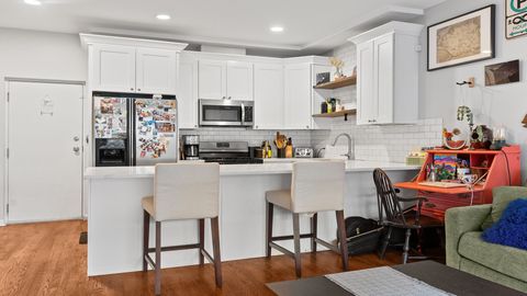 Tiny photo for 2524 W Bloomingdale Avenue #B, Chicago, IL 60647 (MLS # 12607290)