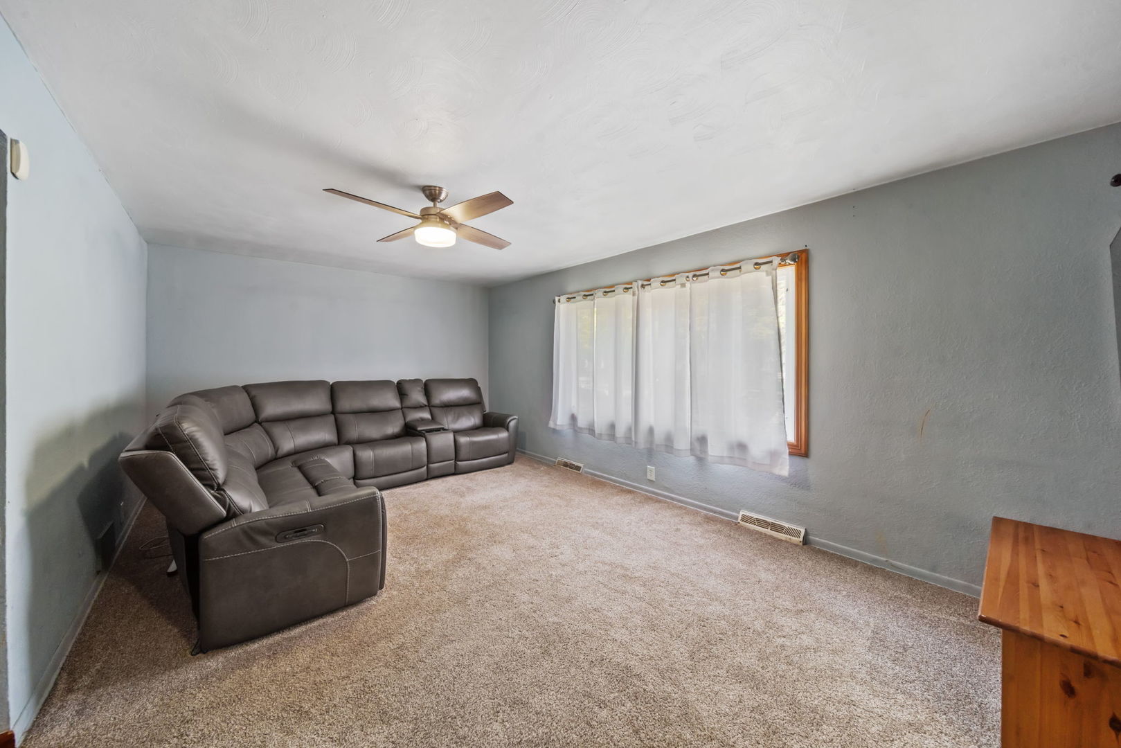 201 S Reedwood Drive - Photo 3
