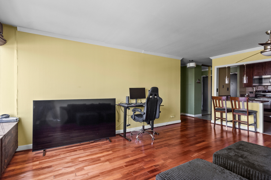 3930 N Pine Grove Avenue 805
