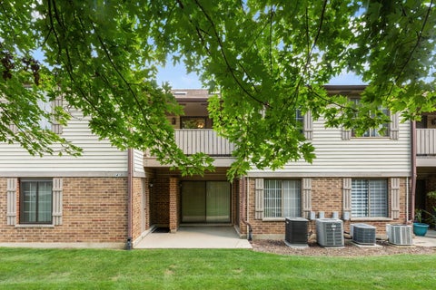 Tiny photo for 1410 W Partridge Lane #6, Arlington Heights, IL 60004 (MLS # 12742428)