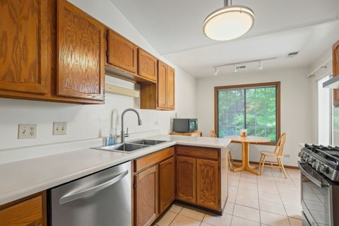 Tiny photo for 1410 W Partridge Lane #6, Arlington Heights, IL 60004 (MLS # 12742428)