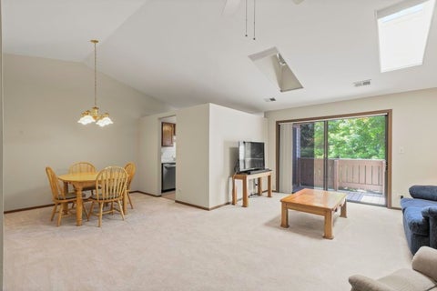 Tiny photo for 1410 W Partridge Lane #6, Arlington Heights, IL 60004 (MLS # 12742428)