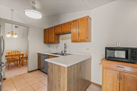 Tiny photo for 1410 W Partridge Lane #6, Arlington Heights, IL 60004 (MLS # 12742428)