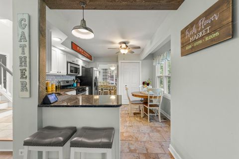 Tiny photo for 800 N Ashbury Avenue, Bolingbrook, IL 60440 (MLS # 12451108)