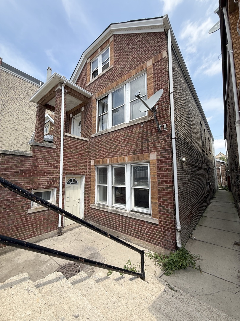 2332 W 24th Place