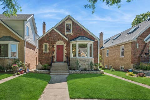Photo of 5905 N Melvina Avenue, Chicago, IL 60646 (MLS # 12682532)