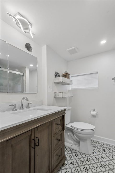 Tiny photo for 5905 N Melvina Avenue, Chicago, IL 60646 (MLS # 12682532)