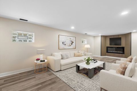 Tiny photo for 5905 N Melvina Avenue, Chicago, IL 60646 (MLS # 12682532)