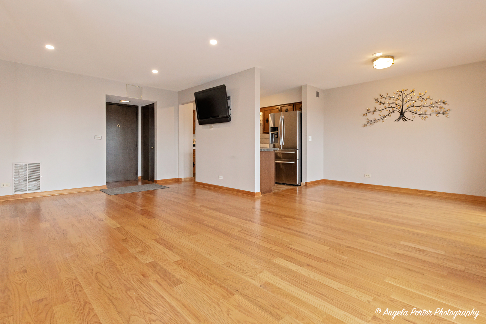150 E Grand Avenue 302