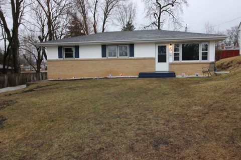 Photo of 915 Hoban Avenue, Rockford, IL 61101 (MLS # 12594899)