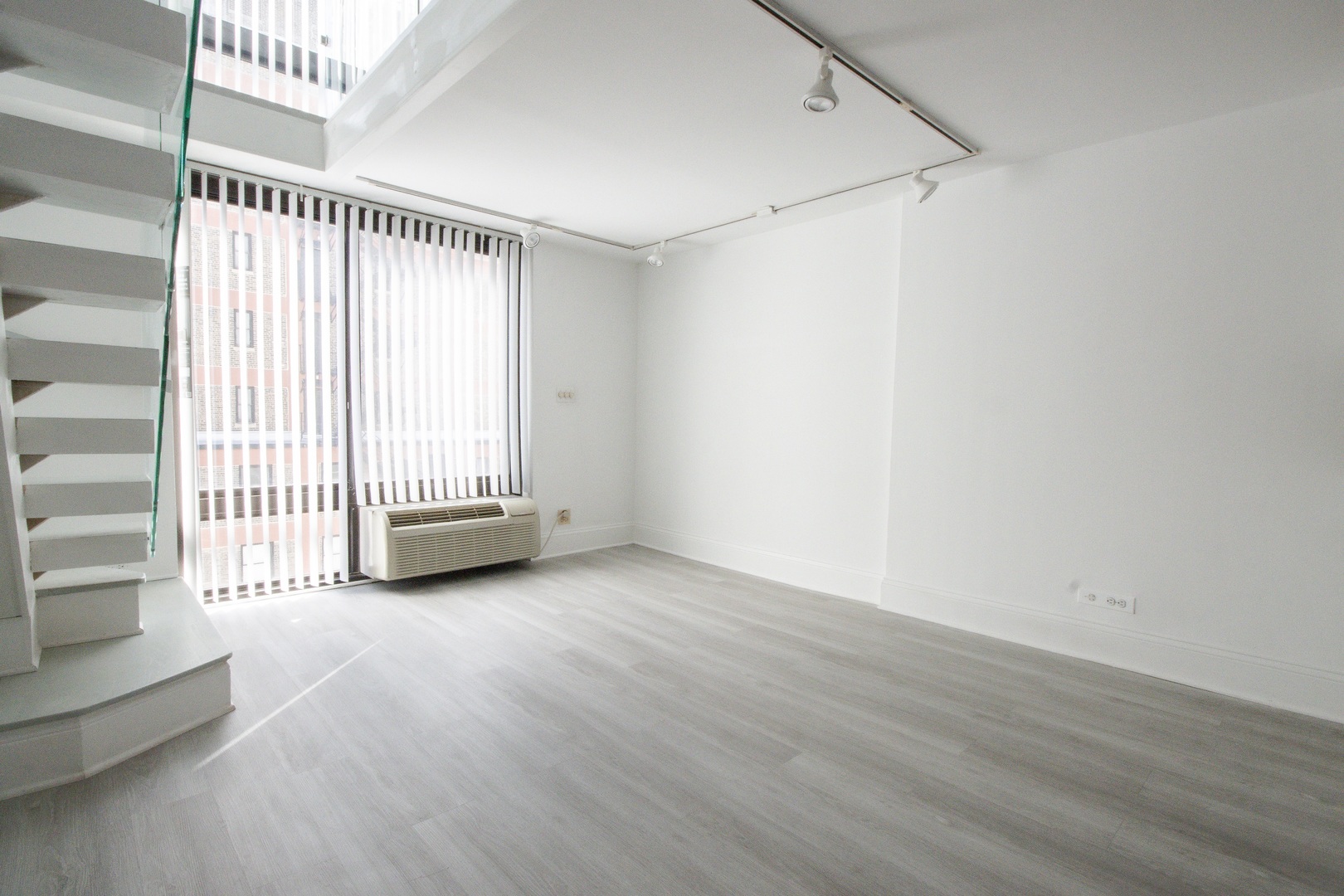 1221 N Dearborn Parkway 1406S