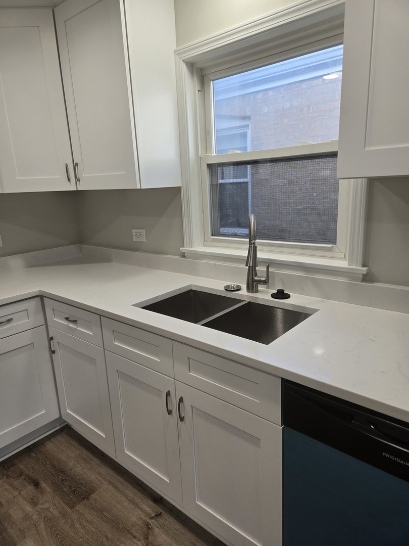 3505 W 77th Place
