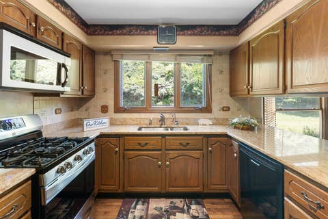 Tiny photo for 740 Cambridge Drive, Burr Ridge, IL 60527 (MLS # 12719375)
