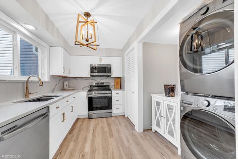 Tiny photo for 1373 Cimarron Court, Elgin, IL 60120 (MLS # 12491694)