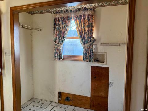 Tiny photo for 1605 W Copeland Street, Marion, IL 62959 (MLS # EB460801)