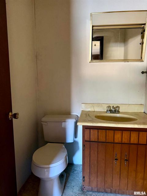 Tiny photo for 1605 W Copeland Street, Marion, IL 62959 (MLS # EB460801)