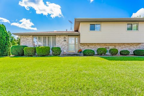 Tiny photo for 17900 65th Avenue, Tinley Park, IL 60477 (MLS # 12447196)