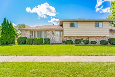 Tiny photo for 17900 65th Avenue, Tinley Park, IL 60477 (MLS # 12447196)