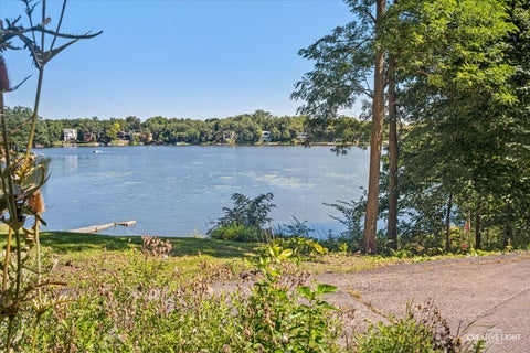 Tiny photo for 21436 W Sylvan Drive S, Mundelein, IL 60060 (MLS # 12742606)
